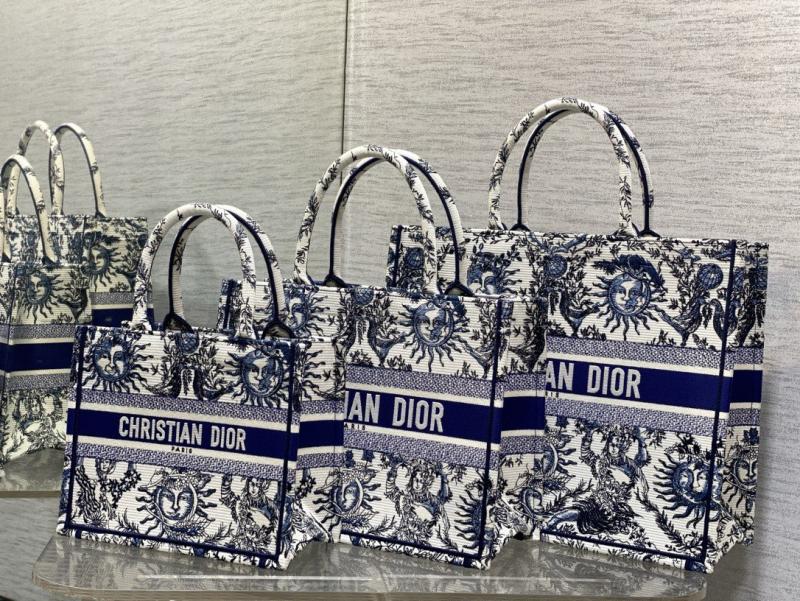 Dior Book Tote – 1:1 Replika aus Canvas mit ikonischem Stickmuster