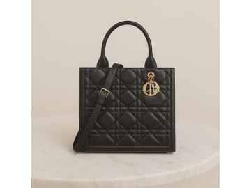Kleine Dior Book Tote – 1:1 Replika aus Kalbsleder mit Macrocannage-Motiv