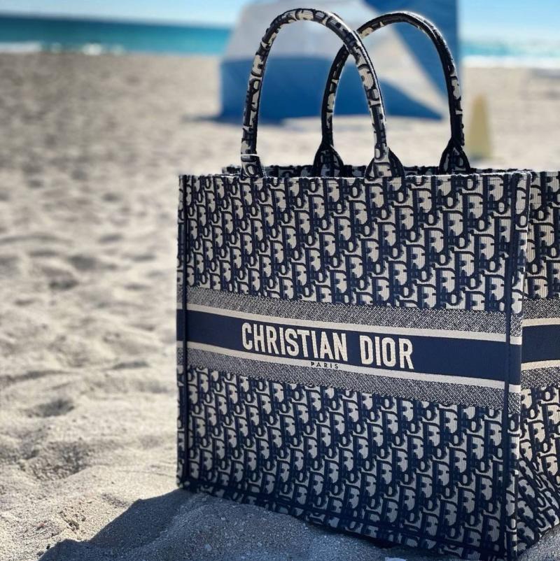 Dior Book Tote – 1:1 Replika aus Canvas mit ikonischem Stickmuster