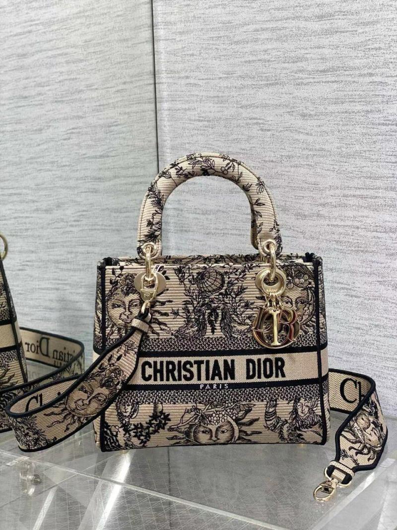 Mittelgroße Lady D-Lite – 1:1 Replika mit Stickmuster und Dior-Charm